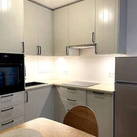 Goodguest - New Building 4pax Apartament Clichy